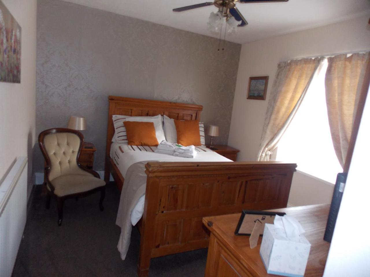 Ivy Bank Guest House Тенбі Екстер'єр фото