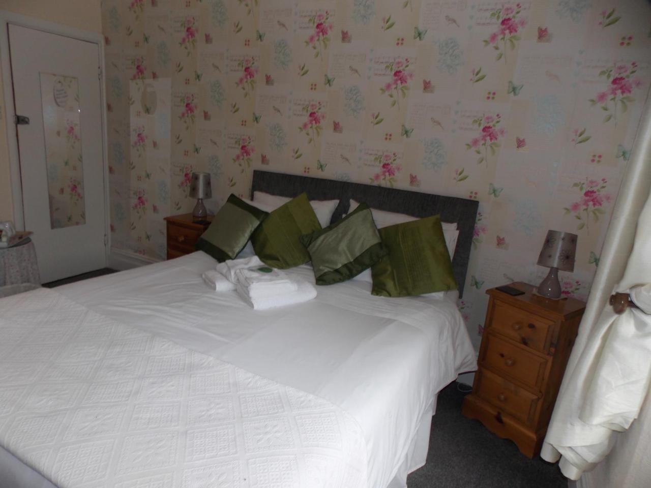 Ivy Bank Guest House Тенбі Екстер'єр фото