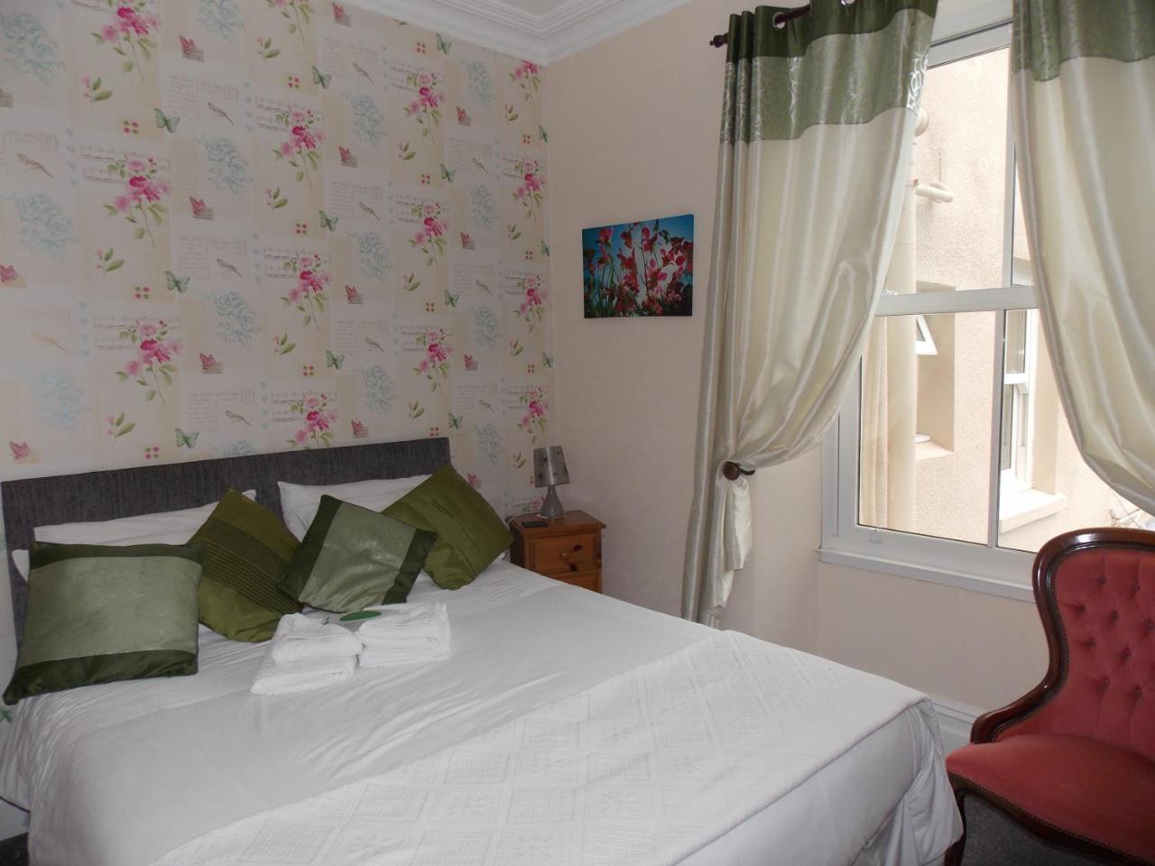 Ivy Bank Guest House Тенбі Екстер'єр фото