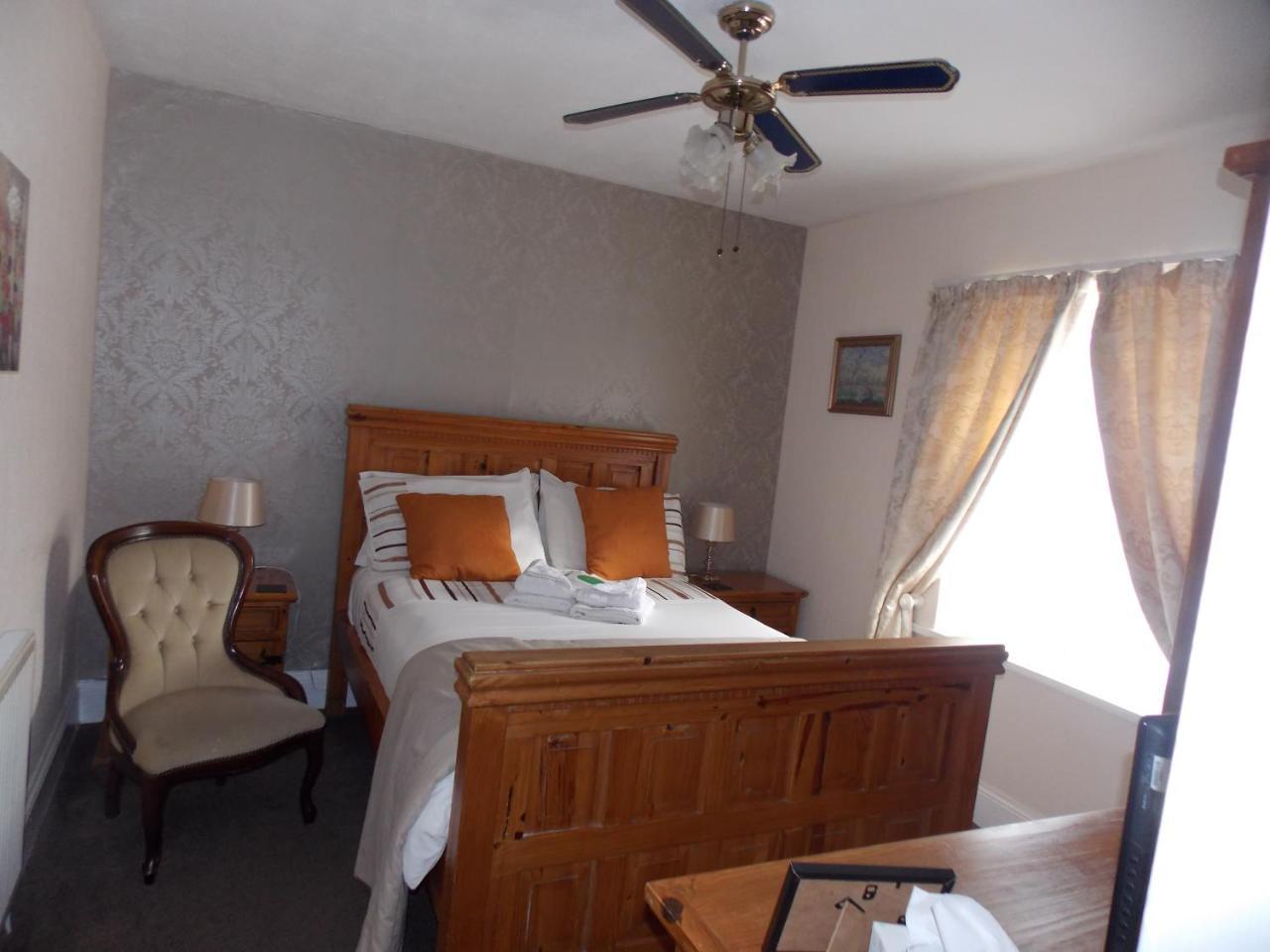 Ivy Bank Guest House Тенбі Екстер'єр фото