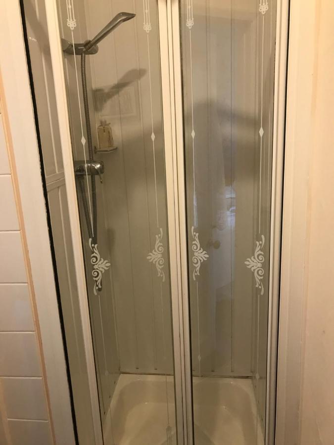 Ivy Bank Guest House Тенбі Екстер'єр фото