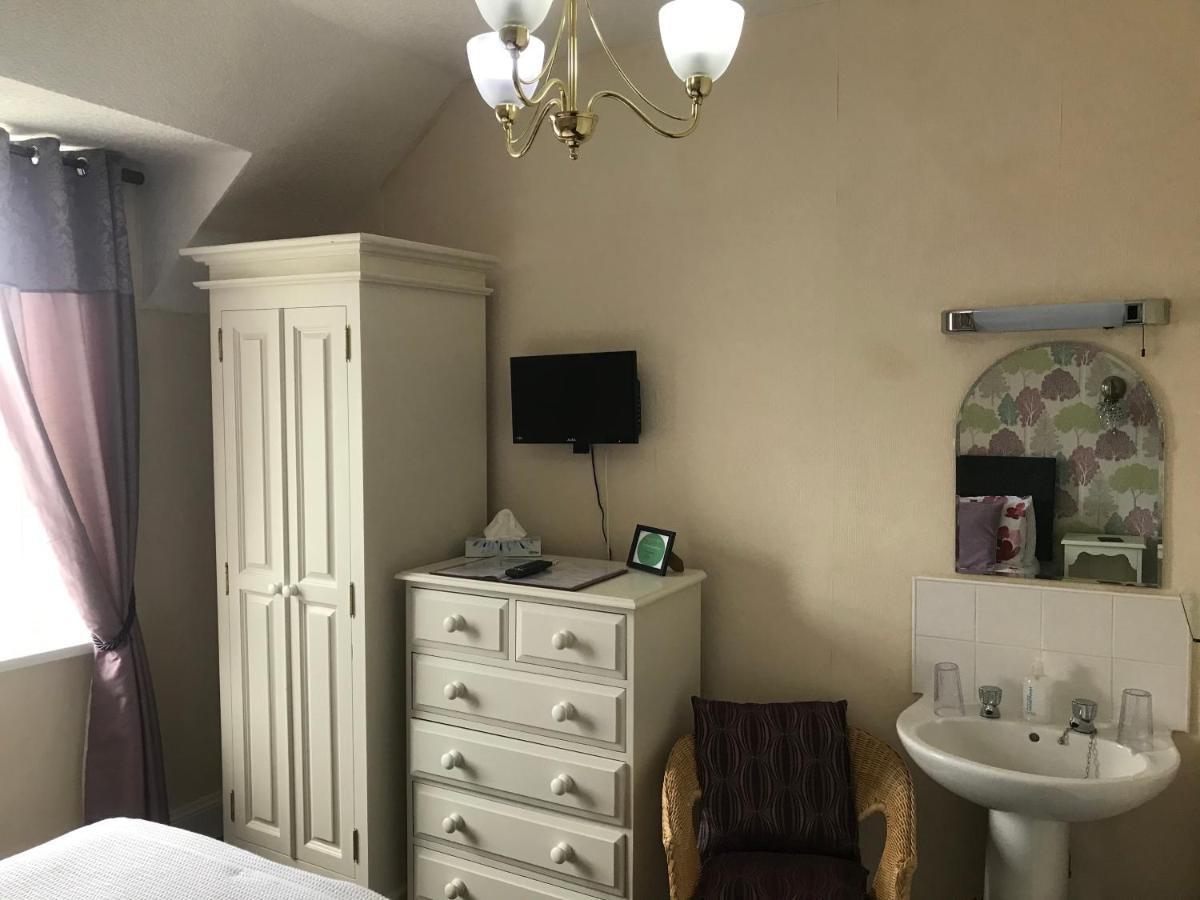 Ivy Bank Guest House Тенбі Екстер'єр фото
