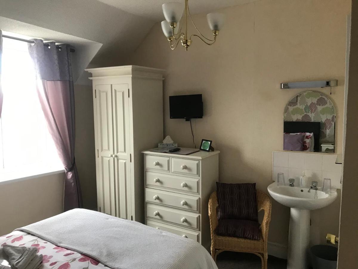 Ivy Bank Guest House Тенбі Екстер'єр фото